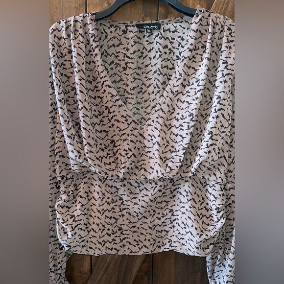 Talent Blouse Womens Size 1XL Brown Black Low V Neck Sheer Smocked Bottom Casual - Picture 7 of 8